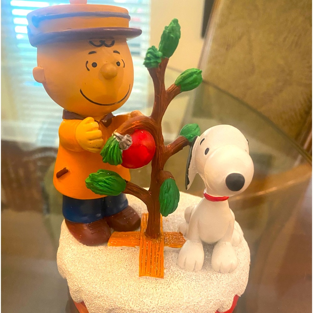 Christmas Charlie Brown snoopy apple tree